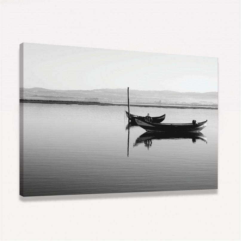Quadro Decorativo Barco em Lago Sereno - Preto e Branco