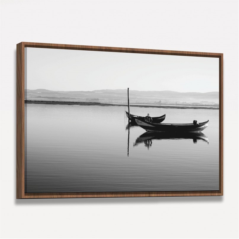 Quadro Decorativo Barco em Lago Sereno - Preto e Branco
